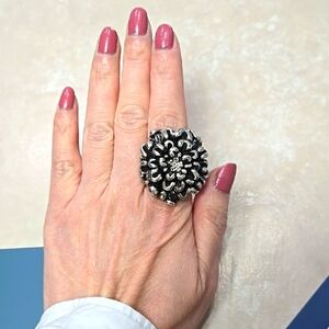 Vintage Heavy Siliver Tone Flower  Ring Size 8 Weight 30 g